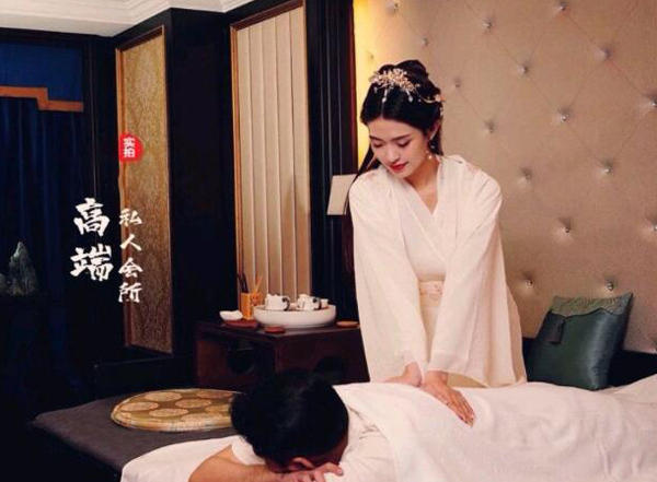 前天我在上海徐汇一家养生会所，帮助你的身体慢慢放松